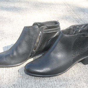 ECCO-BLACK BOOTIES- SIZE 8 -LIKE NEW